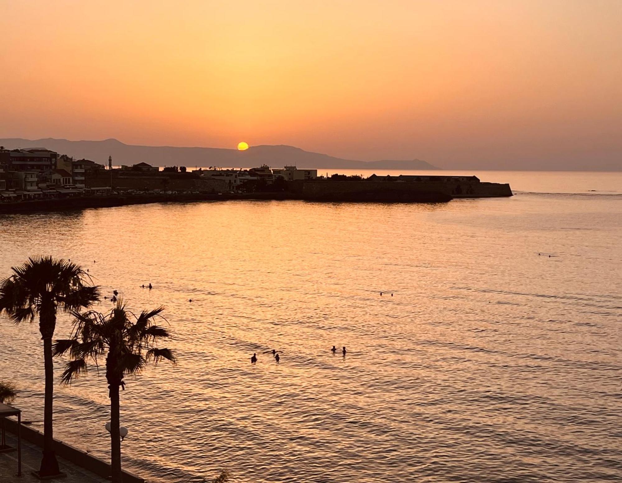 Zonapartments A Sea View-City Center La Canea Esterno foto